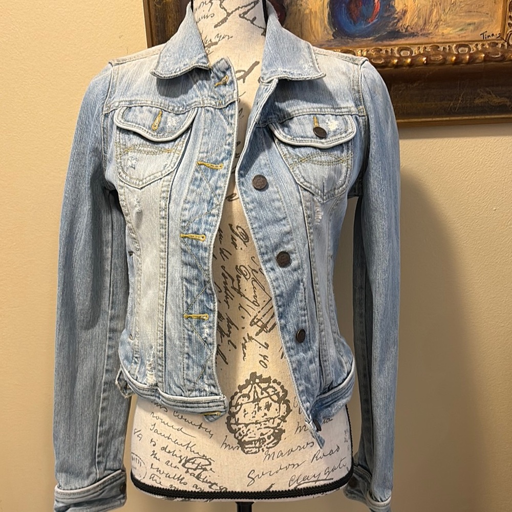 Abercrombie & Fitch Classic Light Blue Denim Cropped Distressed Jacket